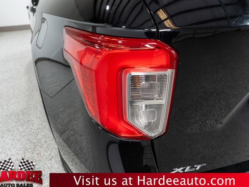 Used 2022 Ford Explorer XLT w/ Equipment Group 202A image 9