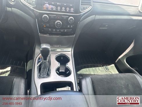 Used 2020 Jeep Grand Cherokee Altitude RWD image 12