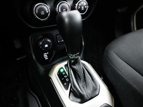 Used 2016 Jeep Renegade Sport w/ Power & Air Group AWD/4WD image 27