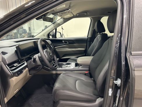 New 2026 Kia Carnival image 9