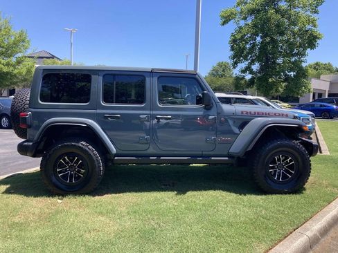Used 2024 Jeep Wrangler Unlimited Rubicon AWD/4WD image 2