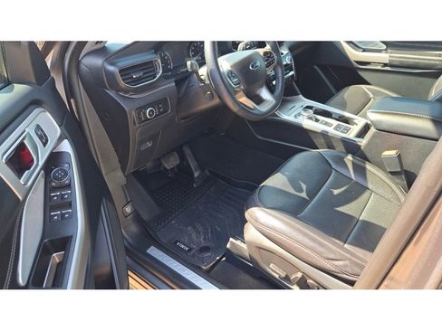 Used 2024 Ford Explorer Limited w/ Limited Technology Package RWD image 24