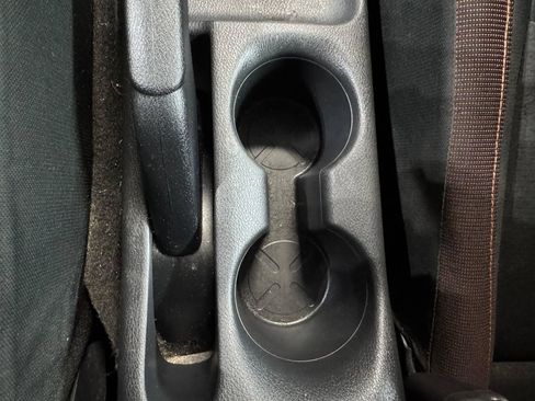 Used 2020 Nissan Versa SR FWD image 28