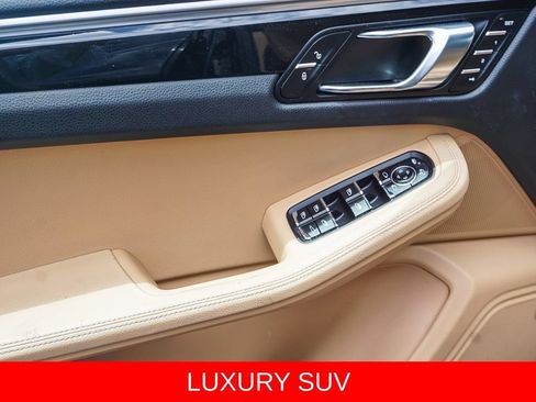 Used 2018 Porsche Macan AWD/4WD image 18