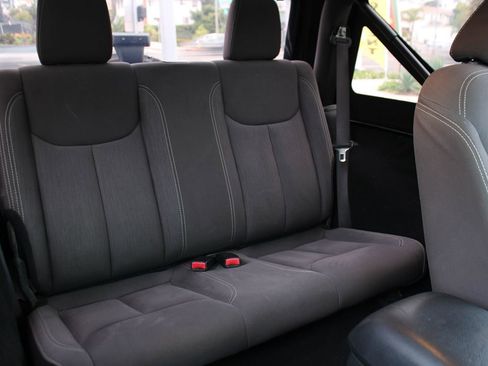 Used 2017 Jeep Wrangler Rubicon w/ Connectivity Group image 22