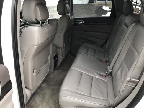 Used 2012 Jeep Grand Cherokee Laredo w/ Laredo E Group image 15