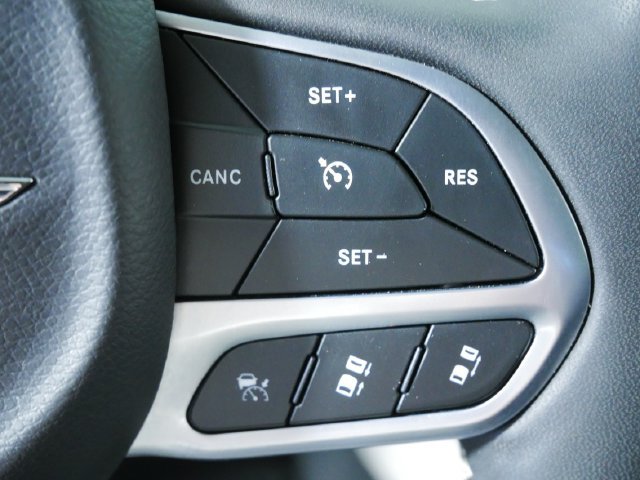 Used 2024 Chrysler Pacifica Touring-L FWD image 25