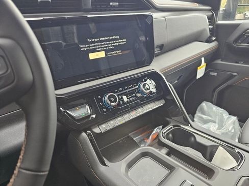 New 2026 GMC Sierra 2500 AT4 w/ AT4 Premium Plus Package AWD/4WD image 23