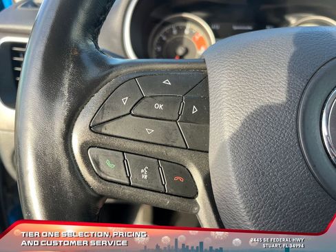 Used 2020 Jeep Cherokee Trailhawk w/ Cold Weather Group image 16