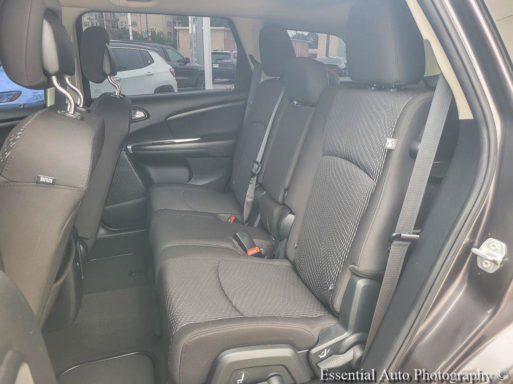 Used 2017 Dodge Journey SE w/ Flexible Seating Group FWD image 17