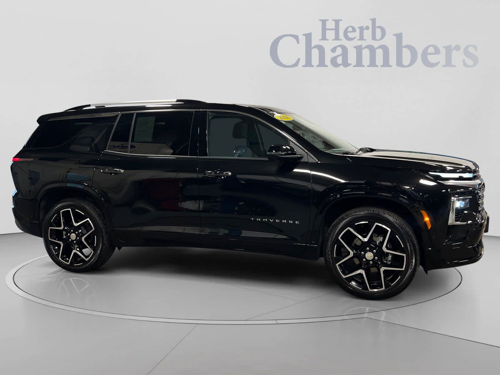 Used 2026 Chevrolet Traverse High Country w/ LPO, Floor Liner Package AWD/4WD image 5