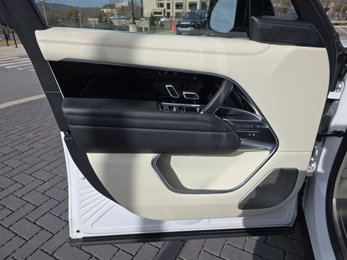 Certified 2024 Land Rover Range Rover Long Wheelbase Autobiography image 19