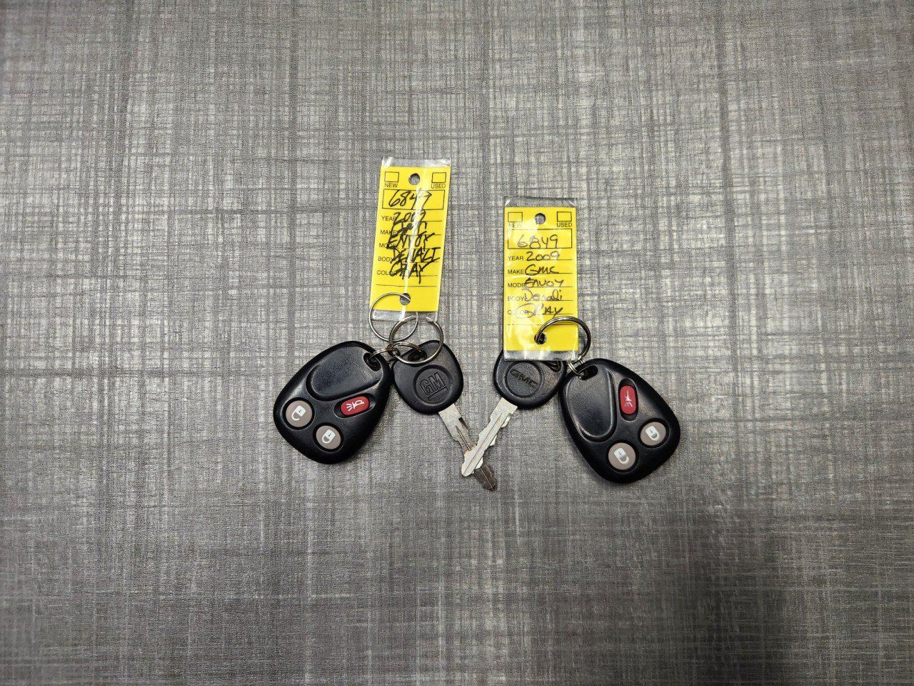 Used 2009 GMC Envoy Denali w/ Sun And 6-Disc Cd Package AWD/4WD image 20