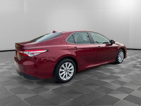 Used 2019 Toyota Camry LE image 7