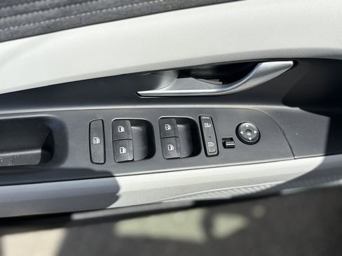 Used 2021 Hyundai Elantra Limited FWD image 10
