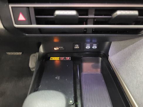 Used 2025 Toyota Camry LE image 29