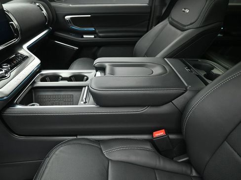 New 2025 Ford Expedition Platinum w/ Stealth Performance Package AWD/4WD image 21