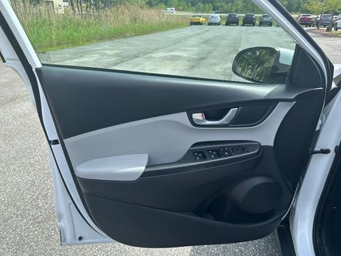Certified 2023 Hyundai Kona SE FWD image 10