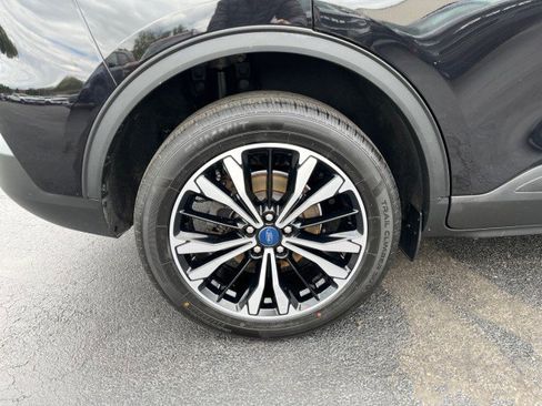 Certified 2022 Ford Escape SE w/ SE Sport Appearance Package AWD/4WD image 3