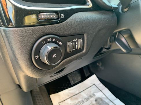 Used 2019 Jeep Cherokee Latitude Plus image 9