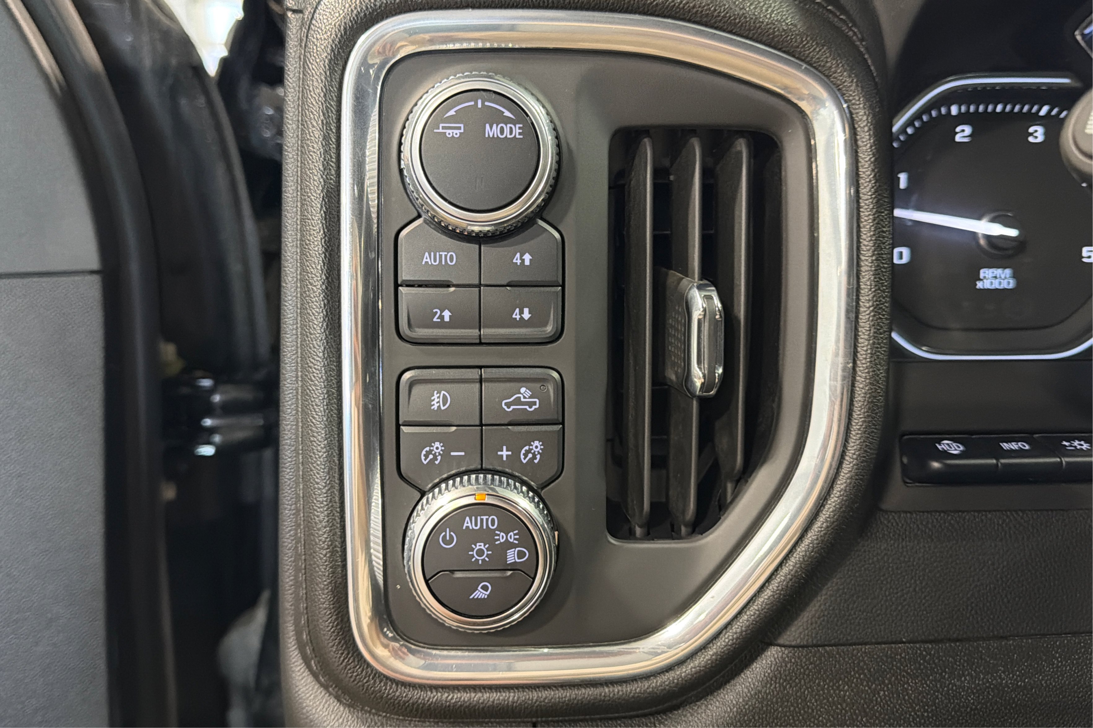 Used 2023 GMC Sierra 3500 Denali w/ Denali Black Diamond Edition AWD/4WD image 22