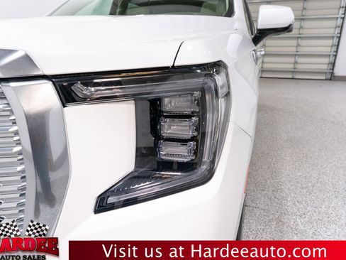 Used 2022 GMC Yukon XL Denali w/ Denali Premium Package image 8