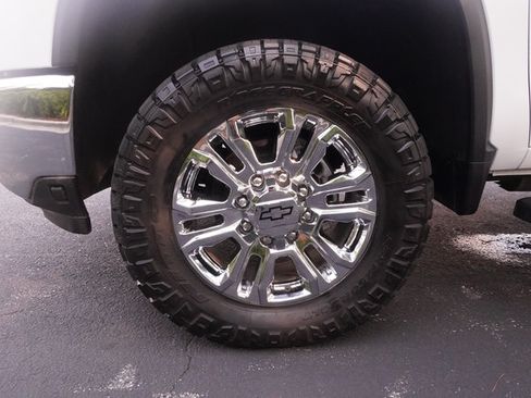 Used 2025 Chevrolet Silverado 2500 LTZ w/ LTZ Convenience Package AWD/4WD image 34