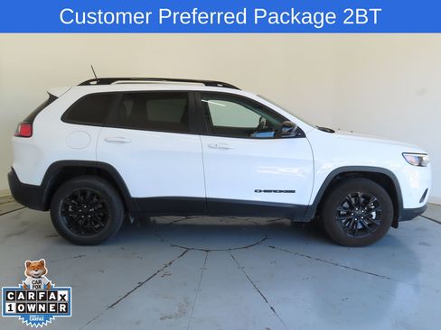 Used 2023 Jeep Cherokee Altitude Lux image 2