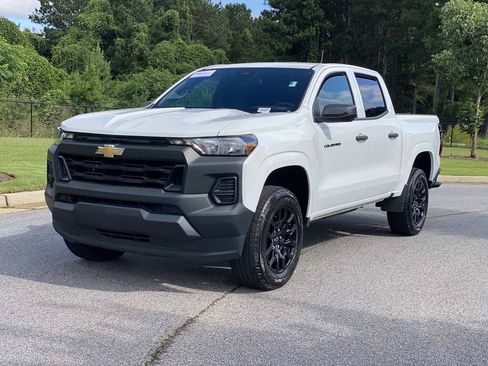 Used 2025 Chevrolet Colorado W/T w/ WT Custom Package RWD image 9