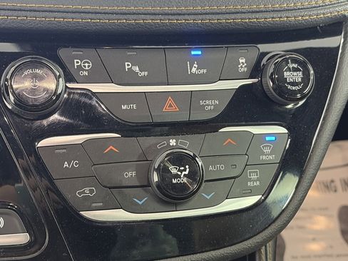 Used 2021 Chrysler Pacifica Pinnacle image 28