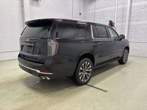 Used 2026 Chevrolet Suburban High Country AWD/4WD image 4