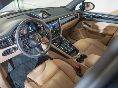 Certified 2023 Porsche Macan AWD/4WD image 4