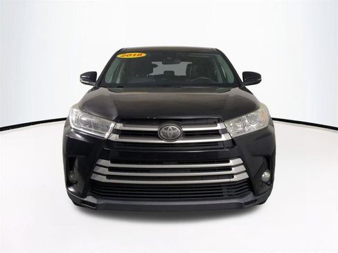 Used 2018 Toyota Highlander Plus AWD/4WD image 3
