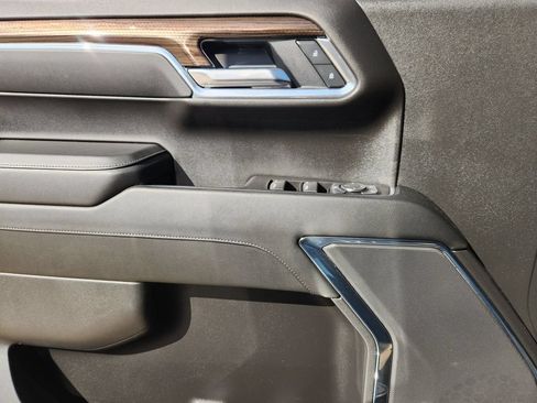 Used 2025 Chevrolet Silverado 1500 LT RWD image 24