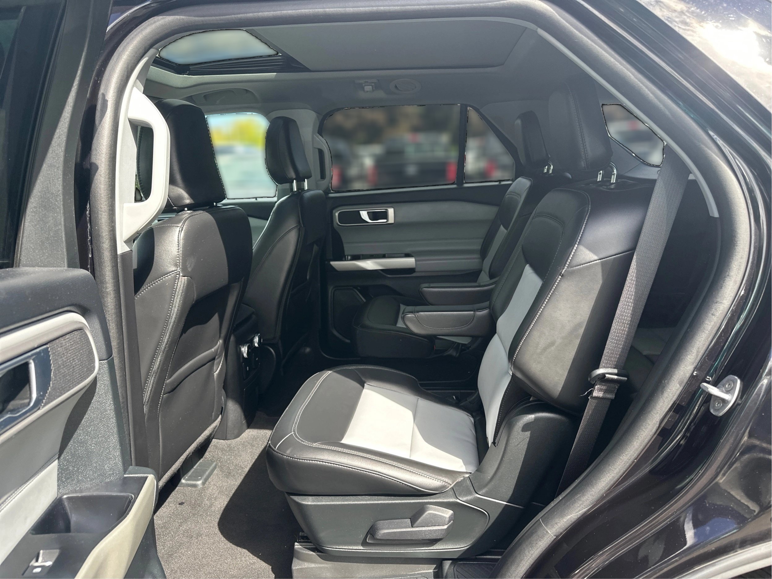 Used 2023 Ford Explorer XLT w/ Equipment Group 202A AWD/4WD image 12