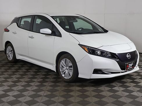 Used 2025 Nissan Leaf S FWD image 2