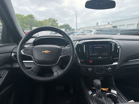 Used 2023 Chevrolet Traverse LT FWD image 13