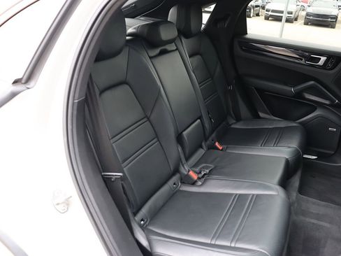 Used 2021 Porsche Cayenne Coupe image 46