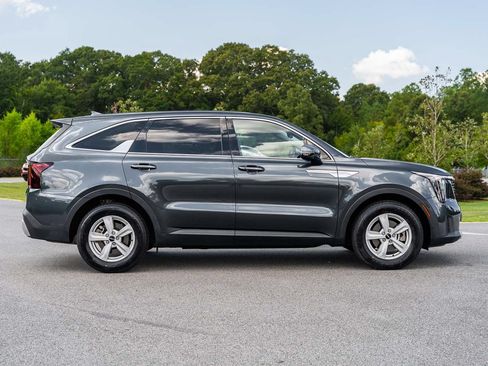 Used 2024 Kia Sorento LX FWD image 8