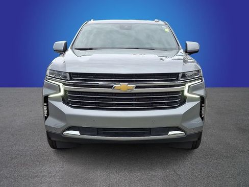 Used 2023 Chevrolet Suburban LT AWD/4WD image 2