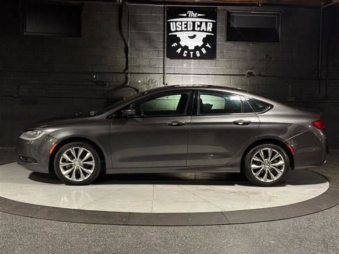 Used 2015 Chrysler 200 S image 2