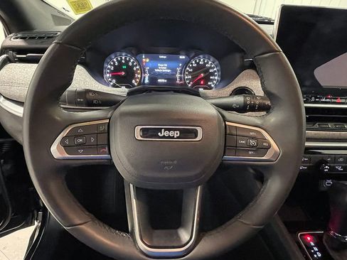 Used 2024 Jeep Compass Latitude AWD/4WD image 31