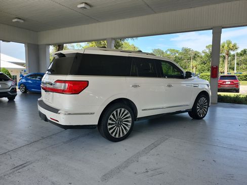 Used 2019 Lincoln Navigator Reserve AWD/4WD image 5
