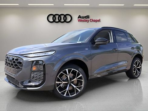 New 2026 Audi Q3 quattro 2.0T w/ 20" Wheel Package AWD/4WD image 1