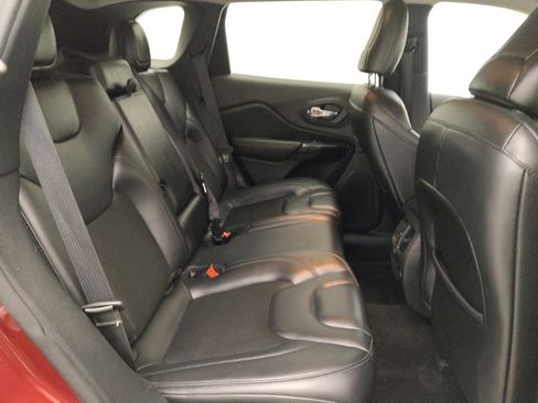 Used 2021 Jeep Cherokee Latitude Plus FWD image 19