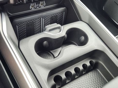 New 2026 RAM 2500 Laramie AWD/4WD image 19