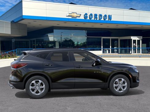New 2026 Chevrolet Blazer LT w/ Convenience Package FWD image 5