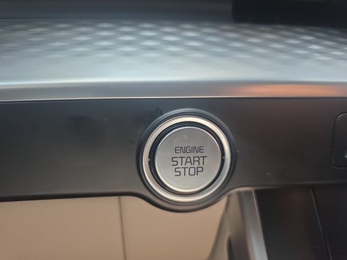 Certified 2024 Kia Carnival LX FWD image 17