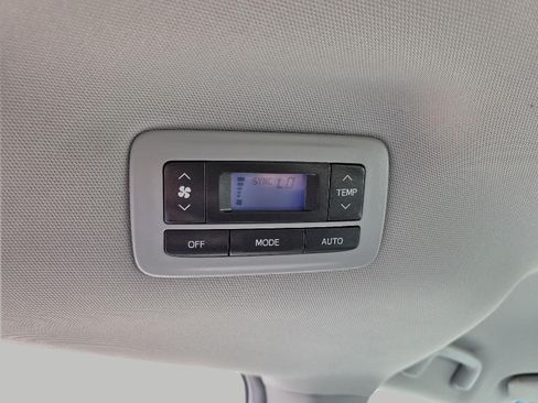 Used 2017 Toyota Sienna LE AWD/4WD image 22