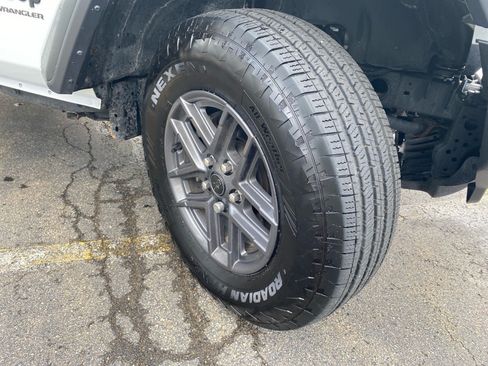 Used 2025 Jeep Wrangler Sport AWD/4WD image 26